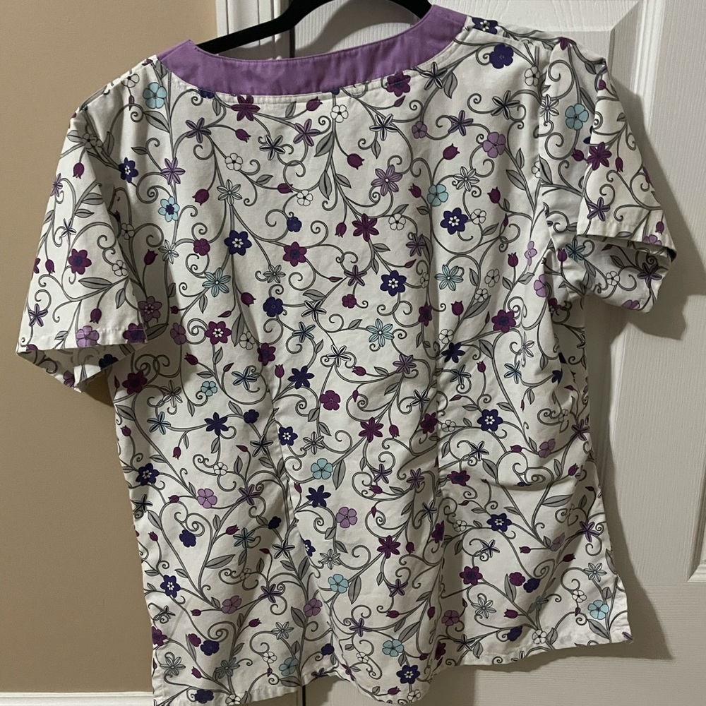 Scrub top - Picture 2 of 3